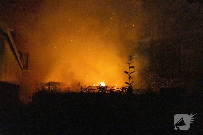 Schuur door brand verwoest