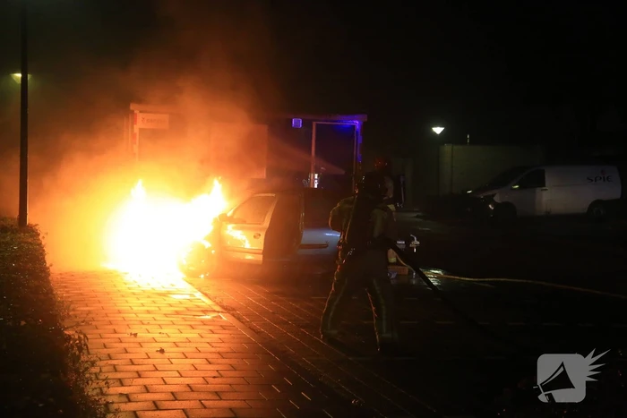 Auto gaat in vlammen op