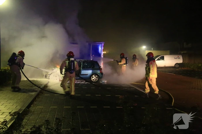Auto gaat in vlammen op