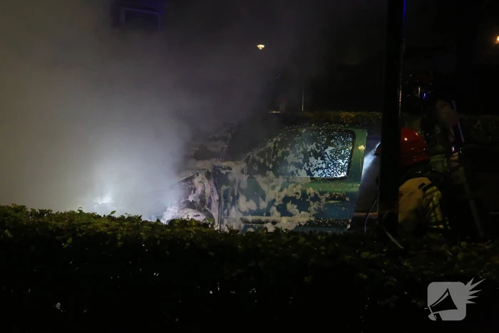 Auto gaat in vlammen op