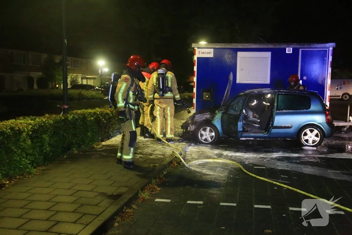 Auto gaat in vlammen op
