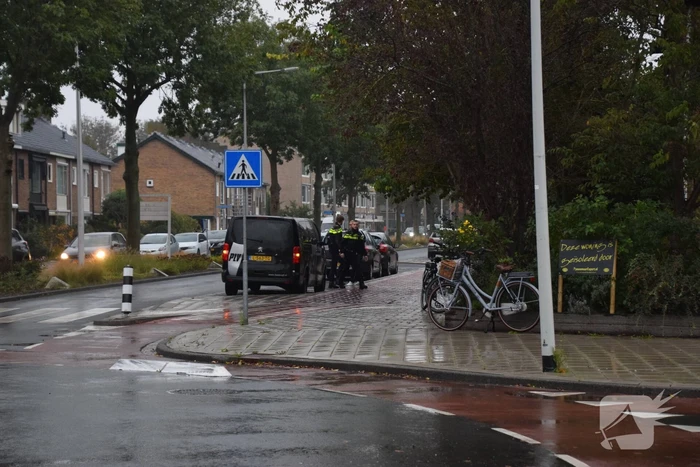 Bestuurder van bestelbus en fietser in botsing