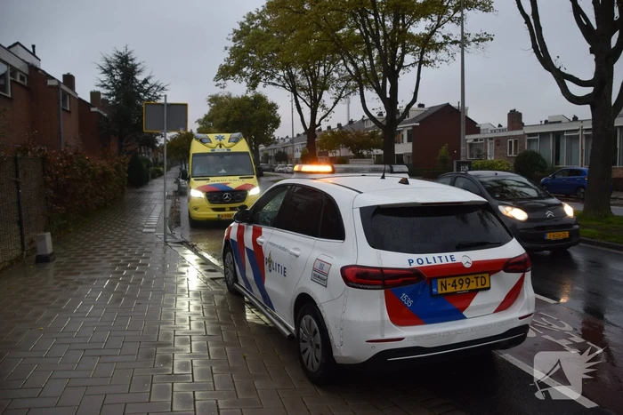Bestuurder van bestelbus en fietser in botsing
