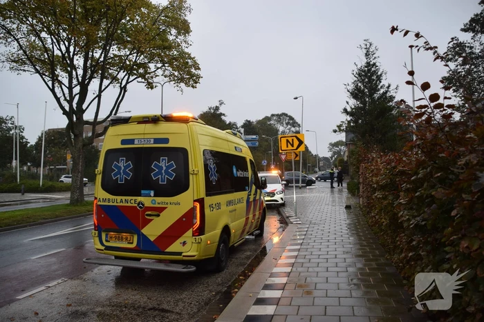 Bestuurder van bestelbus en fietser in botsing