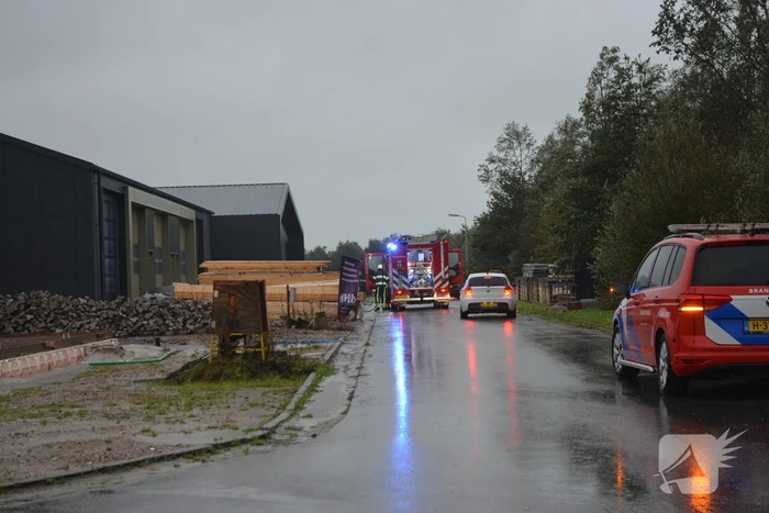 Brand in loods snel onder controle