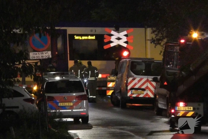 Metro ontruimd na aanrijding met persoon