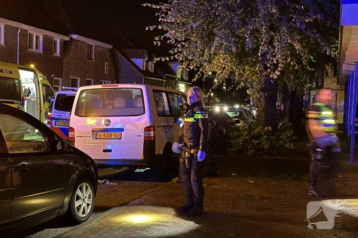 Twee personen zwaargewond bij steekincident in woning