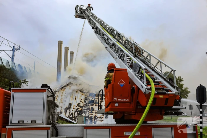 Veel brandweer ingezet voor grote gebouwbrand