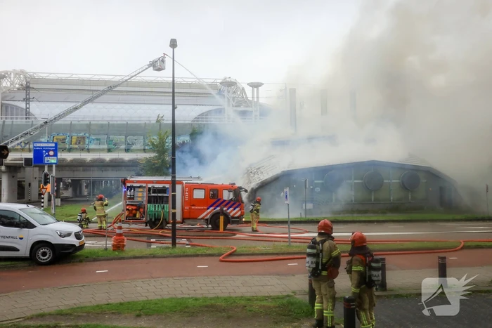 Veel brandweer ingezet voor grote gebouwbrand