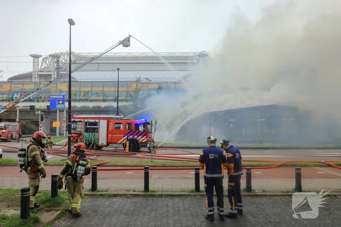 Veel brandweer ingezet voor grote gebouwbrand