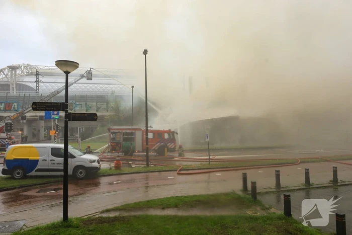 Veel brandweer ingezet voor grote gebouwbrand