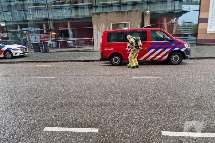 Onderzoek naar chemische reactie in laboratorium