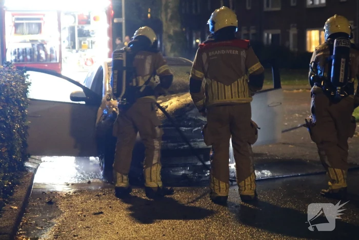 Auto vat vlam tijdens rijden