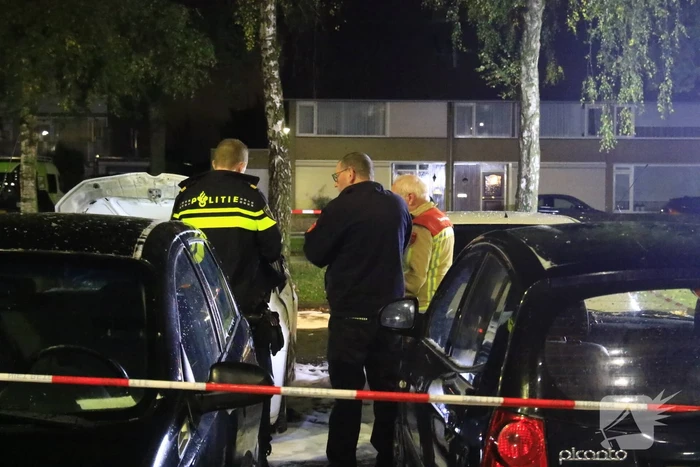 Brandweer stelt onderzoek in naar autobrand