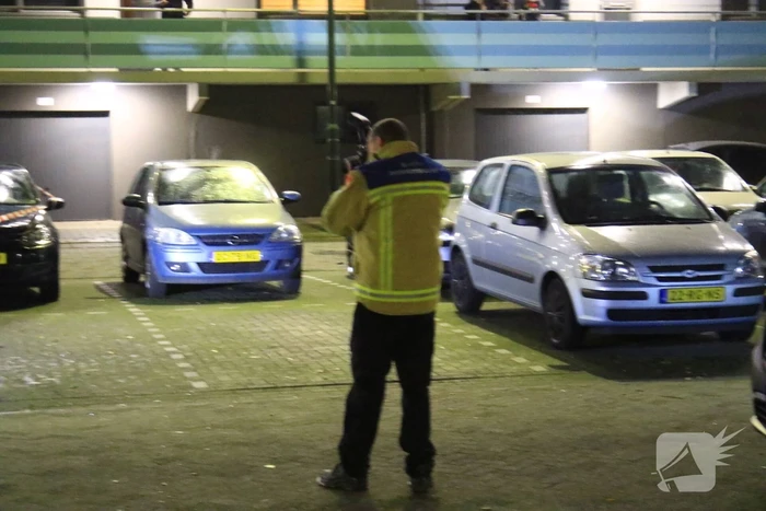 Brandweer stelt onderzoek in naar autobrand