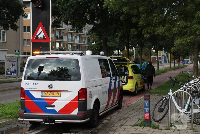 Man en kind ten val met fiets