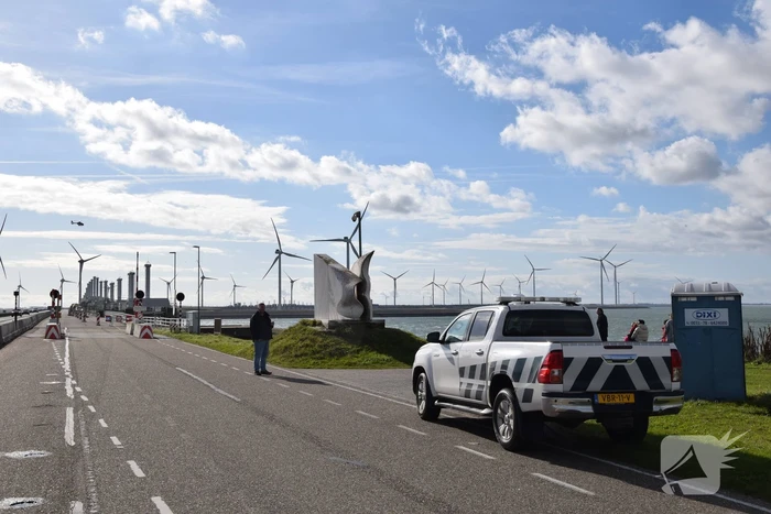 Grote zoekactie nadat stropers van Oosterscheldekering klimmen