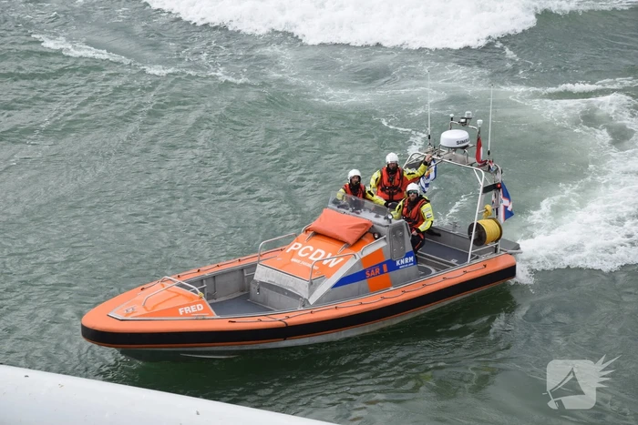 Grote zoekactie nadat stropers van Oosterscheldekering klimmen