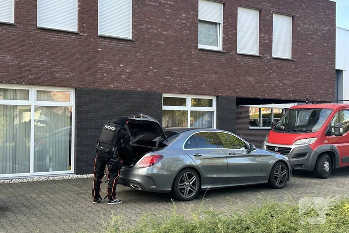 Speciaal politieteam valt pand binnen