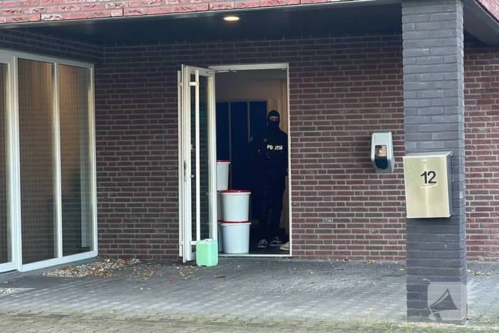 Speciaal politieteam valt pand binnen