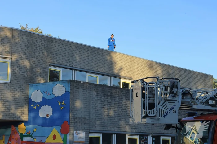 Kinderen klimmen op dak van school en durven er niet meer vanaf