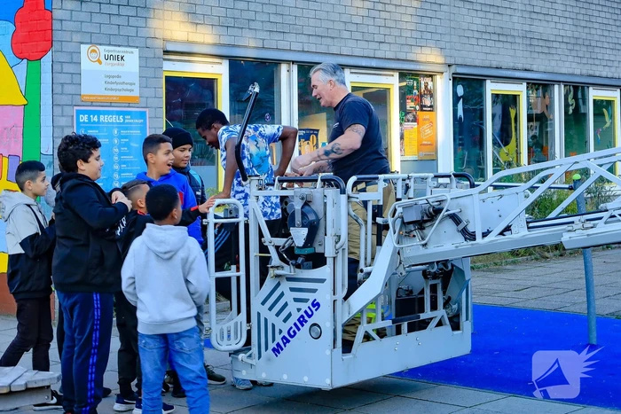 Kinderen klimmen op dak van school en durven er niet meer vanaf