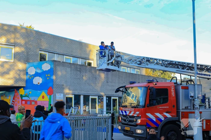 Kinderen klimmen op dak van school en durven er niet meer vanaf