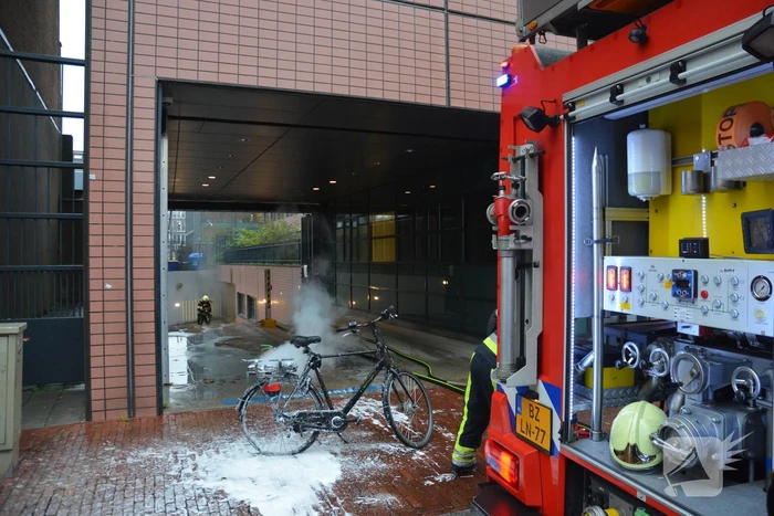 Rechtbank ontruimd vanwege brandende fiets in parkeergarage
