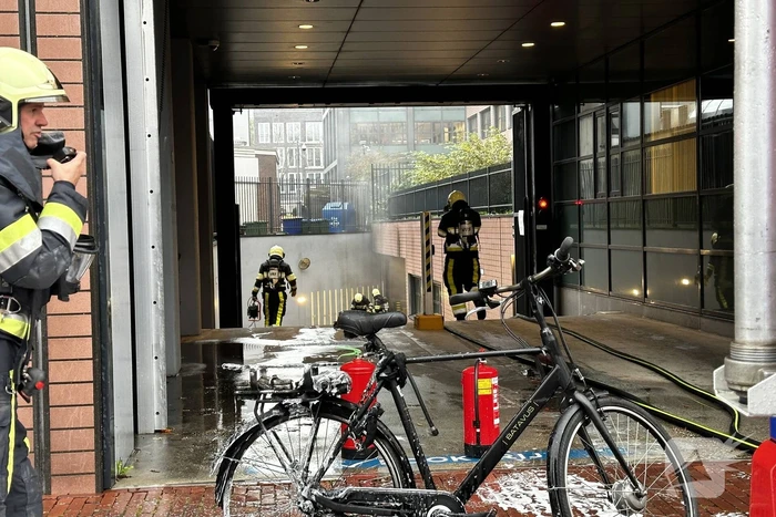 Rechtbank ontruimd vanwege brandende fiets in parkeergarage