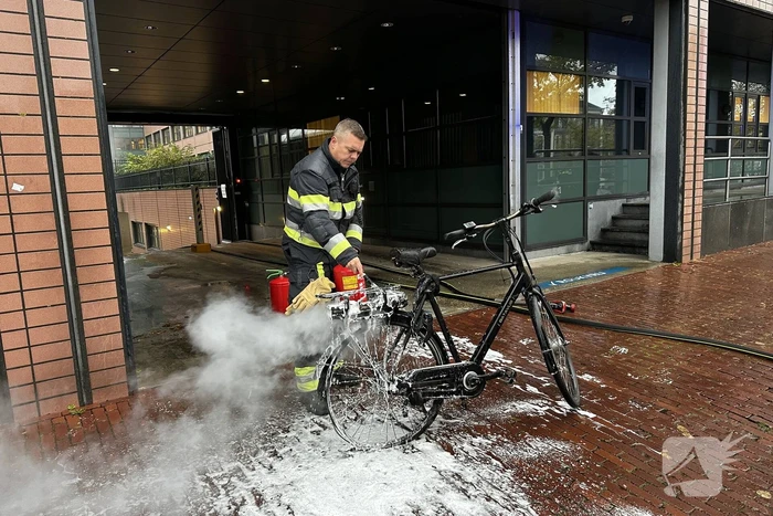 Rechtbank ontruimd vanwege brandende fiets in parkeergarage