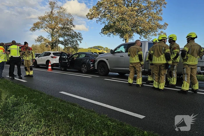 Meerdere auto's en vrachtwagen betrokken bij kettingbotsing
