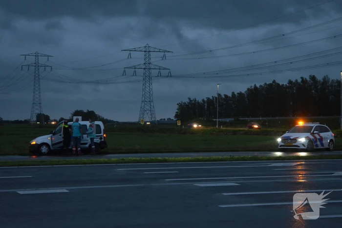 Meerdere voertuigen botsen op kruising
