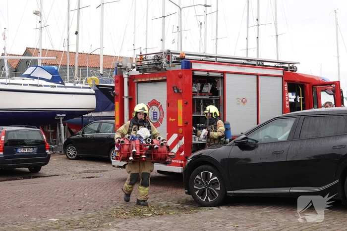 Drie personen van brandende boot gered