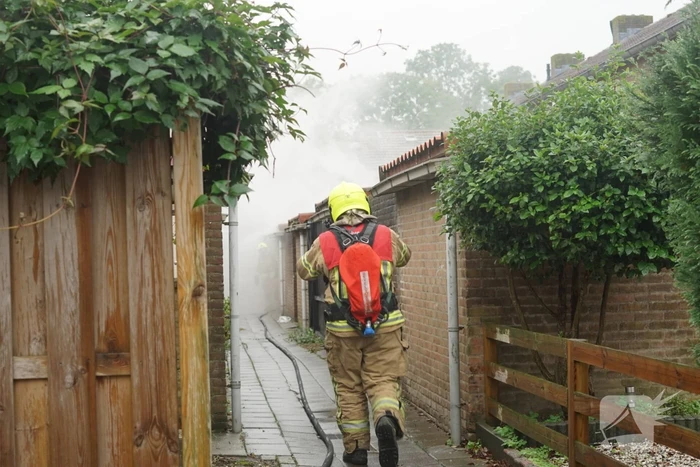 Veel rookontwikkeling bij brand in schuur