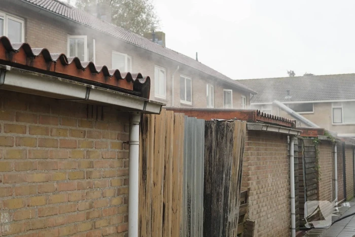 Veel rookontwikkeling bij brand in schuur
