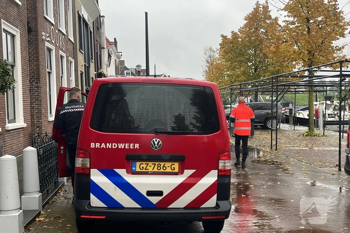 Plezierjacht maakt water en dreigt te zinken