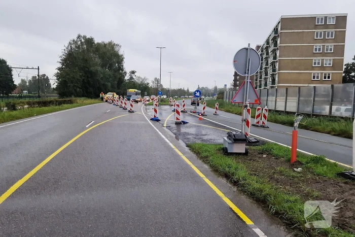 Automobilist heeft engeltje op schouders nadat tankwagen kantelt