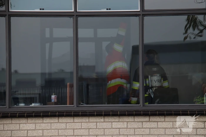 Werknemers ruiken gas in bedrijfspand