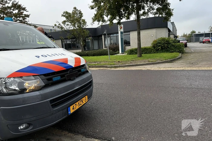 Werknemers ruiken gas in bedrijfspand