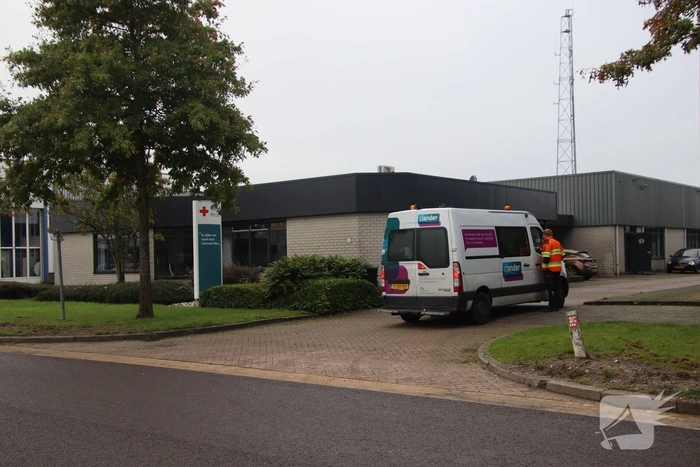Werknemers ruiken gas in bedrijfspand