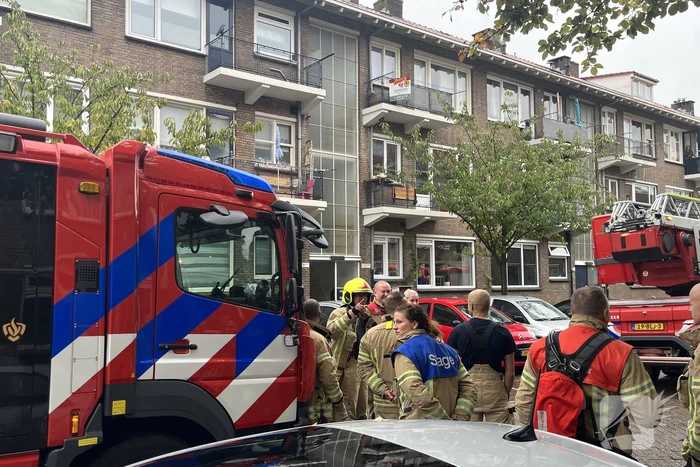 Brandweer doet onderzoek naar brandlucht