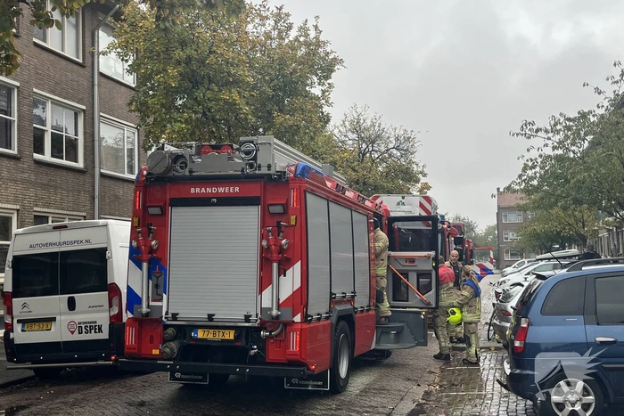 Brandweer doet onderzoek naar brandlucht