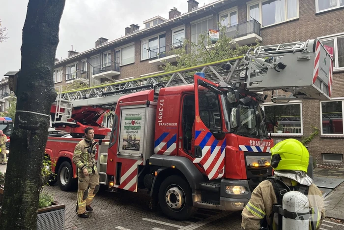 Brandweer doet onderzoek naar brandlucht