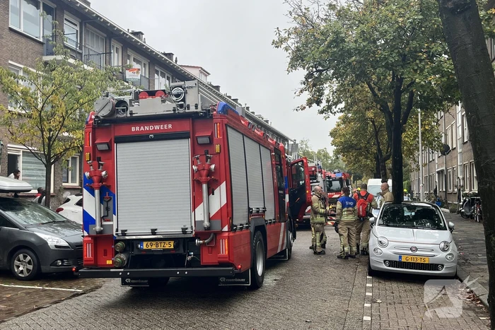 Brandweer doet onderzoek naar brandlucht
