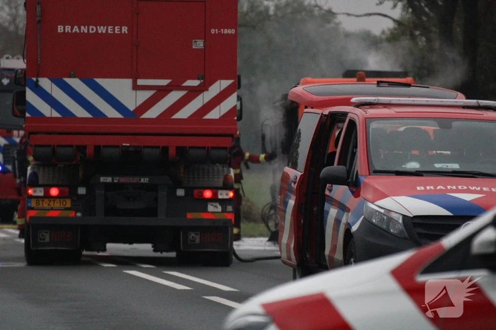 Brandende veegwagen geblust