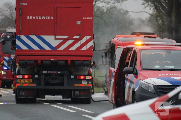 Brandende veegwagen geblust