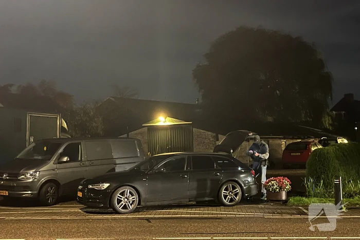 Politie valt woning binnen, verward persoon naar ziekenhuis