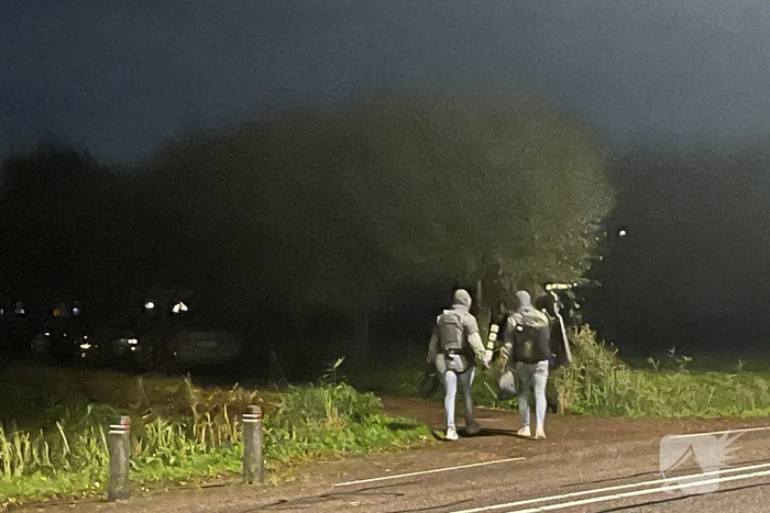Politie valt woning binnen, verward persoon naar ziekenhuis