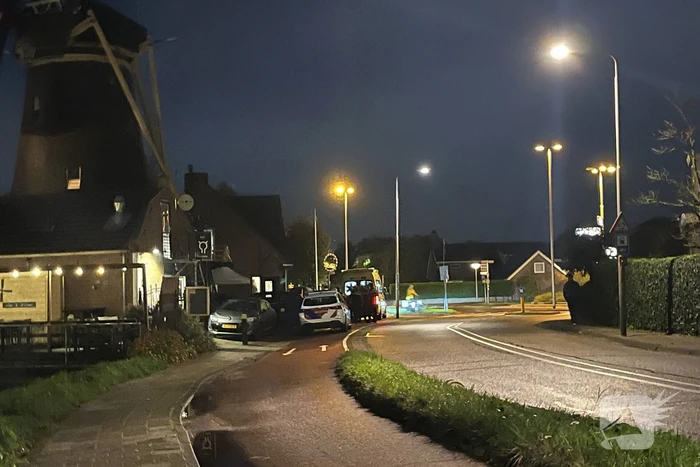 Politie valt woning binnen, verward persoon naar ziekenhuis