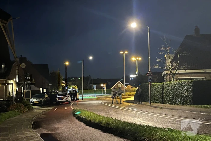 Politie valt woning binnen, verward persoon naar ziekenhuis